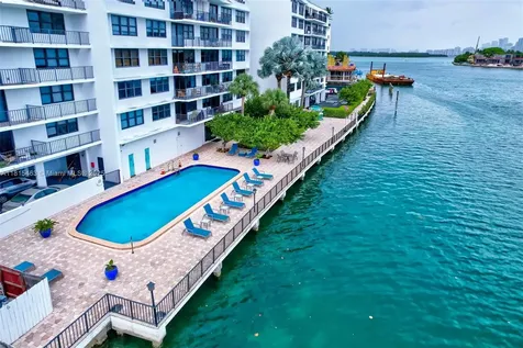10101 E Bay Harbor Drive Bay Harbor Islands FL 33154