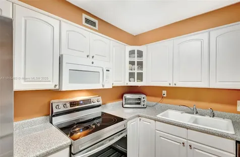 10101 E Bay Harbor Drive Bay Harbor Islands FL 33154