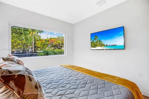 38 SW 25th Road Miami FL 33129
