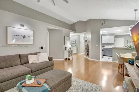 9012 Lake Park Circle S Davie FL 33328