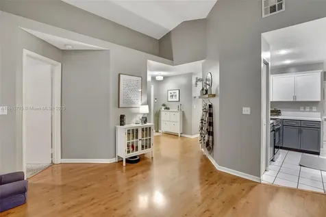 9012 Lake Park Circle S Davie FL 33328