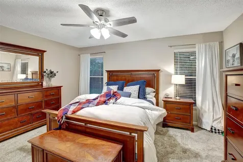 9012 Lake Park Circle S Davie FL 33328