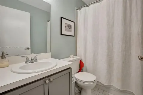 9012 Lake Park Circle S Davie FL 33328