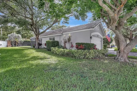 9012 Lake Park Circle S Davie FL 33328