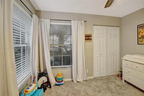 9012 Lake Park Circle S Davie FL 33328