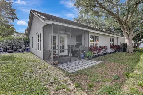 9012 Lake Park Circle S Davie FL 33328