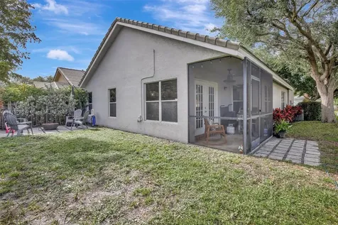 9012 Lake Park Circle S Davie FL 33328