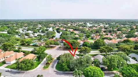 9012 Lake Park Circle S Davie FL 33328