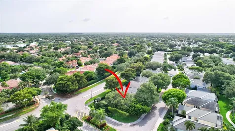 9012 Lake Park Circle S Davie FL 33328