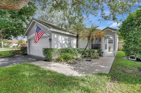 9012 Lake Park Circle S Davie FL 33328
