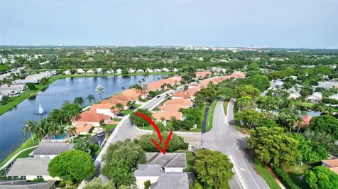 9012 Lake Park Circle S Davie FL 33328