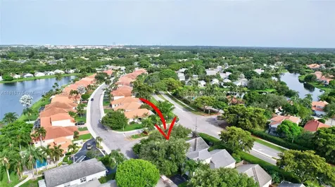 9012 Lake Park Circle S Davie FL 33328