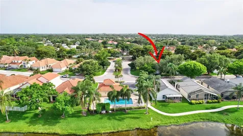 9012 Lake Park Circle S Davie FL 33328