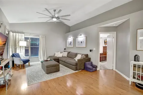 9012 Lake Park Circle S Davie FL 33328