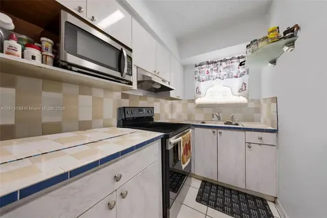 4340 NW 11th Street Miami FL 33126