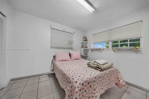 4340 NW 11th Street Miami FL 33126