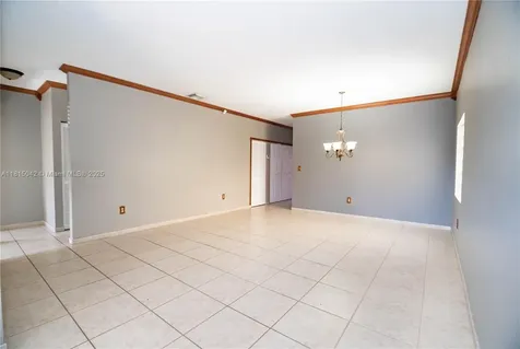 7997 NW 199th Terrace Hialeah FL 33015
