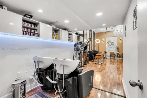 1913 Ponce De Leon Boulevard Coral Gables FL 33134