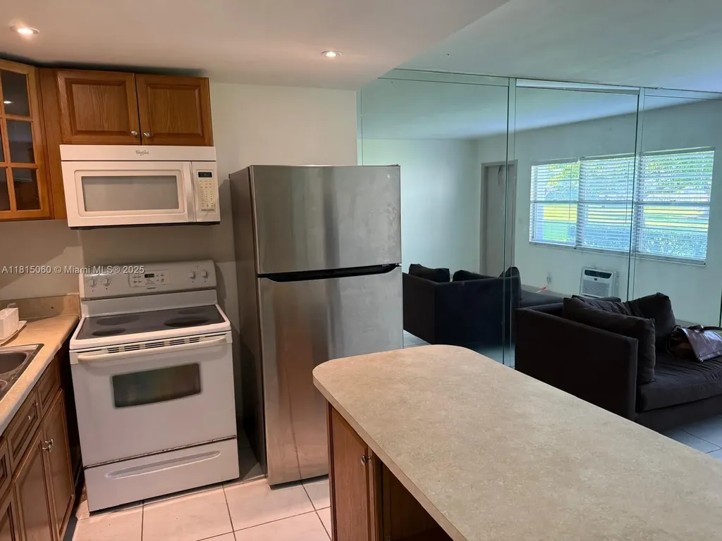 217 Suffolk F Boca Raton FL 33434