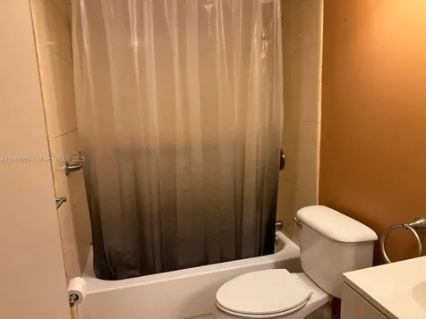 217 Suffolk F Boca Raton FL 33434