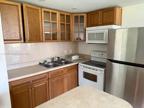217 Suffolk F Boca Raton FL 33434