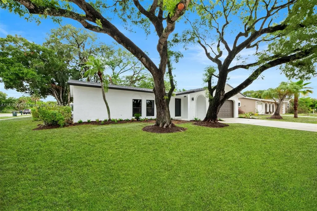 679 SW 17th Court Boca Raton FL 33486