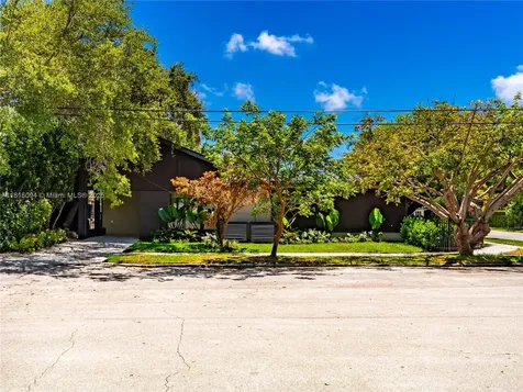 2777 Calusa Street Miami FL 33133