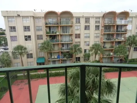 9320 Fontainebleau Boulevard Miami FL 33172
