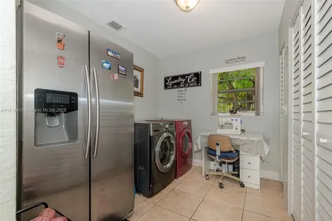 2306 NW 102nd Street Miami FL 33147
