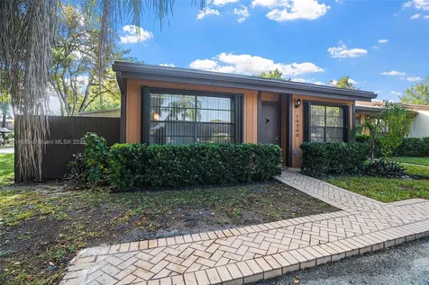 10300 Laurel Court Pembroke Pines FL 33026