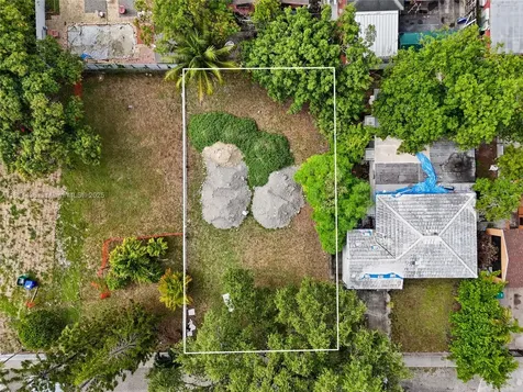 1329 NW 38th Street Miami FL 33142