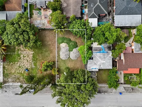 1329 NW 38th Street Miami FL 33142