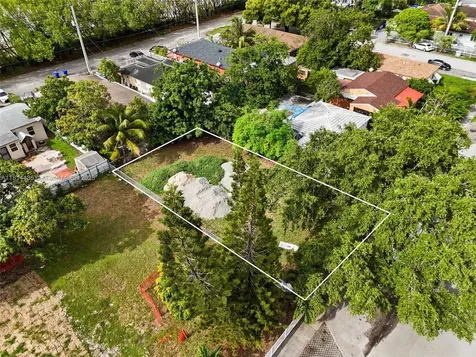1329 NW 38th Street Miami FL 33142