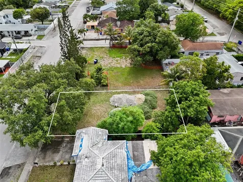 1329 NW 38th Street Miami FL 33142