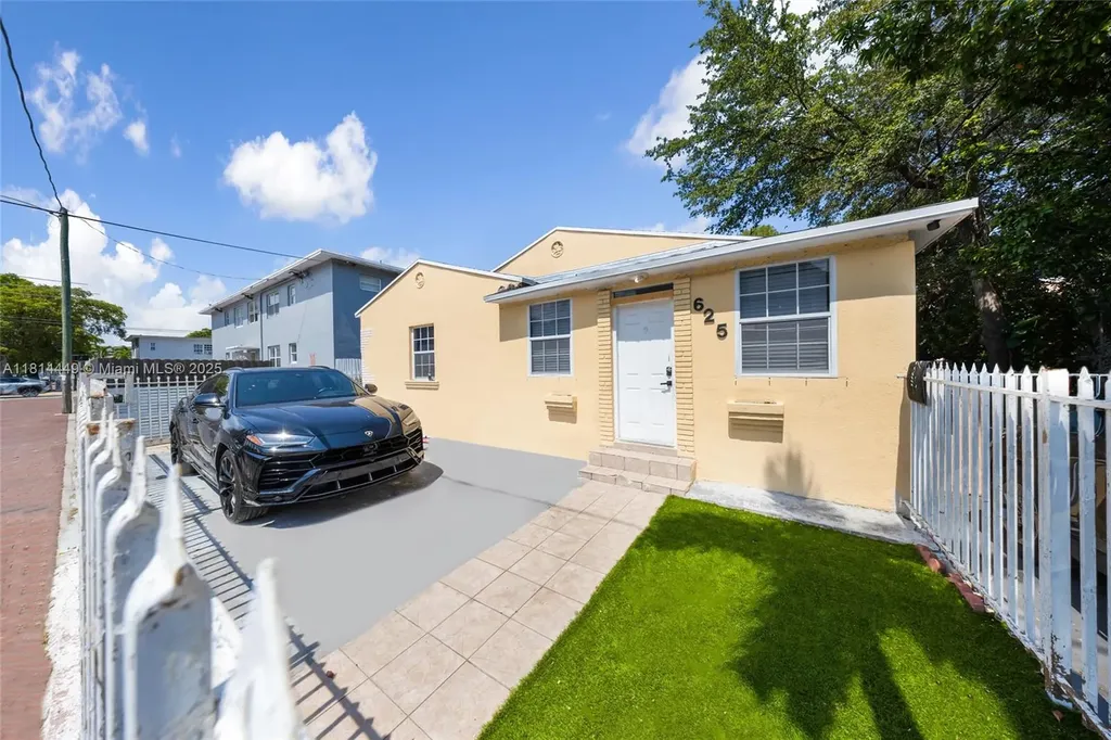 625 SW 16th Avenue Miami FL 33135