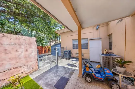 625 SW 16th Avenue Miami FL 33135