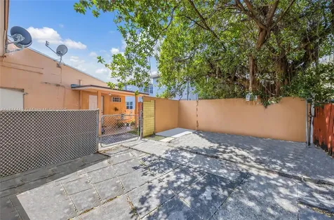 625 SW 16th Avenue Miami FL 33135