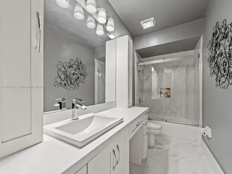 19847 NW 86th Avenue Hialeah FL 33015