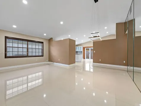 19847 NW 86th Avenue Hialeah FL 33015