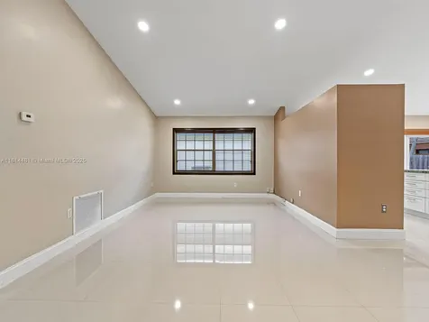 19847 NW 86th Avenue Hialeah FL 33015