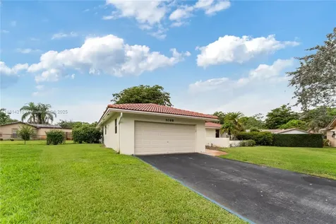 1098 NW 83rd Drive Coral Springs FL 33071