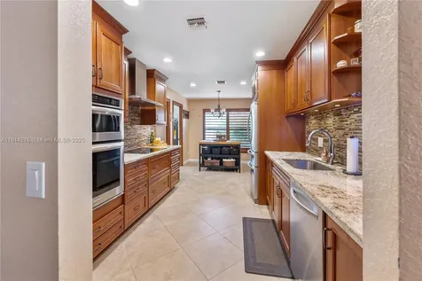 1098 NW 83rd Drive Coral Springs FL 33071
