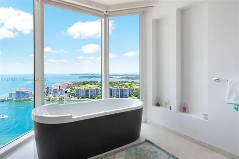 300 S Pointe Drive Miami Beach FL 33139