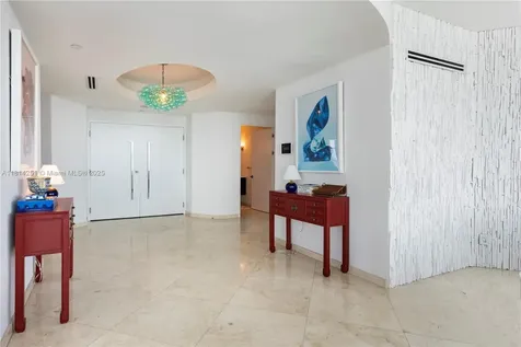 300 S Pointe Drive Miami Beach FL 33139