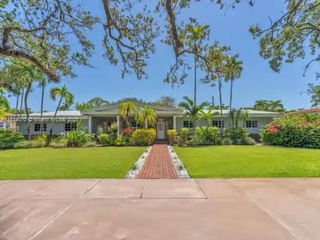 915 Country Club Prado Coral Gables FL 33134