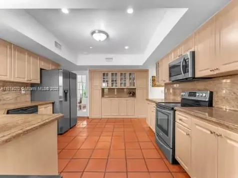 915 Country Club Prado Coral Gables FL 33134