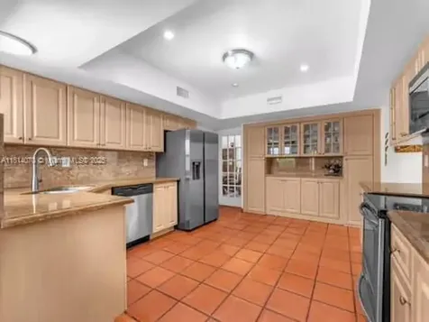 915 Country Club Prado Coral Gables FL 33134