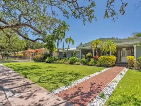 915 Country Club Prado Coral Gables FL 33134
