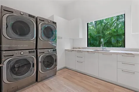 9505 SW 63rd Court Pinecrest FL 33156