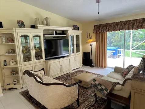 126 Chestnut Circle Royal Palm Beach FL 33411